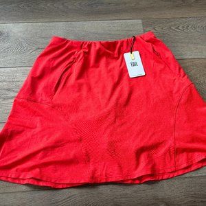 NWT Tail Golf Skirt in Bright Bed